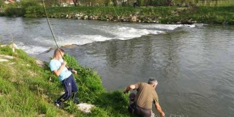 Mala ekipa uživa na stazi